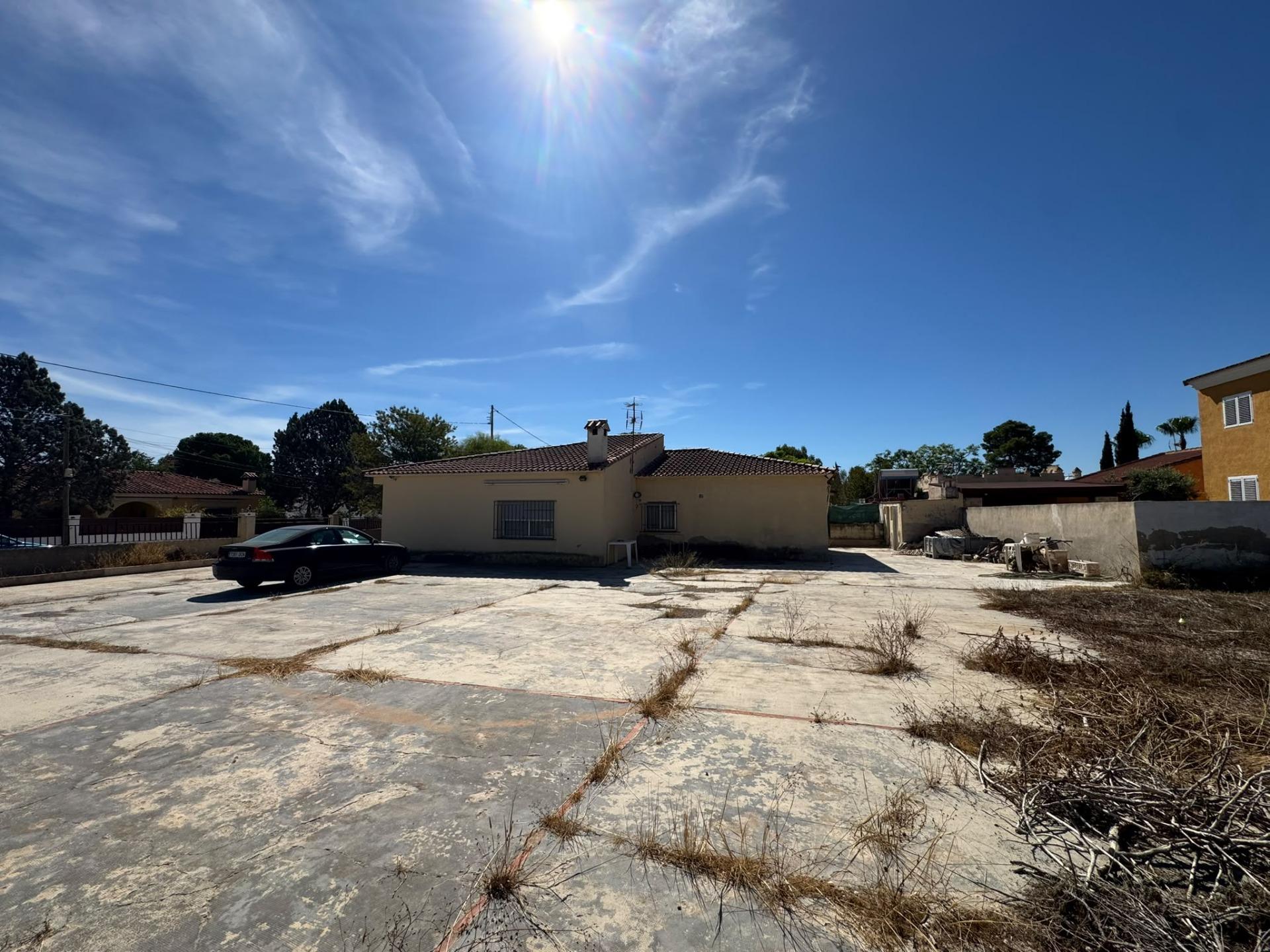 Villa te koop in Lliria