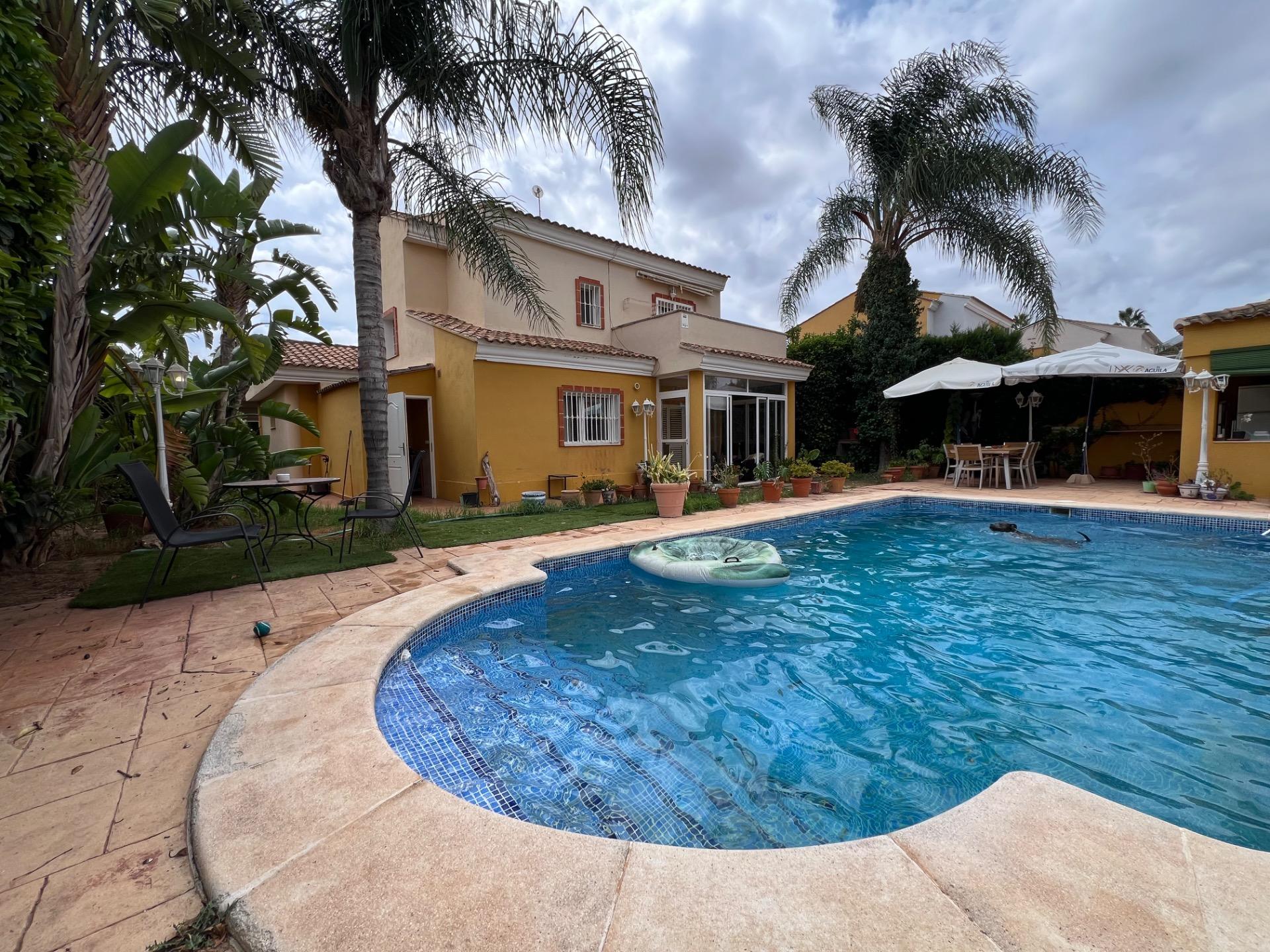 Villa te koop in Lliria