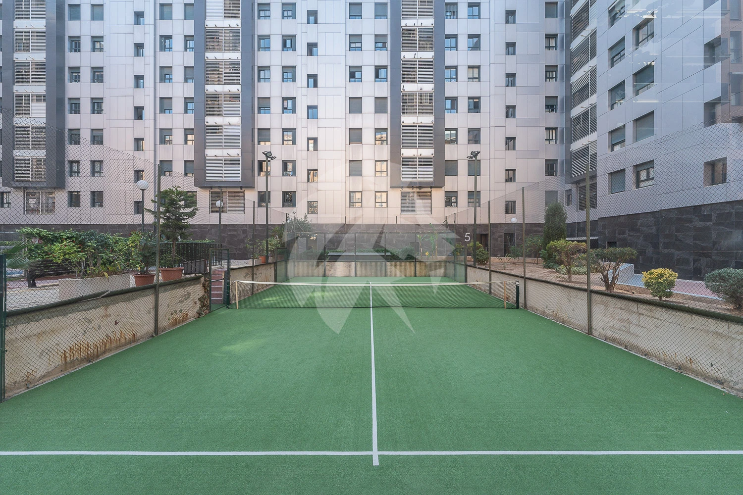 Luxe appartement met padelbaan en zwembad in Valencia