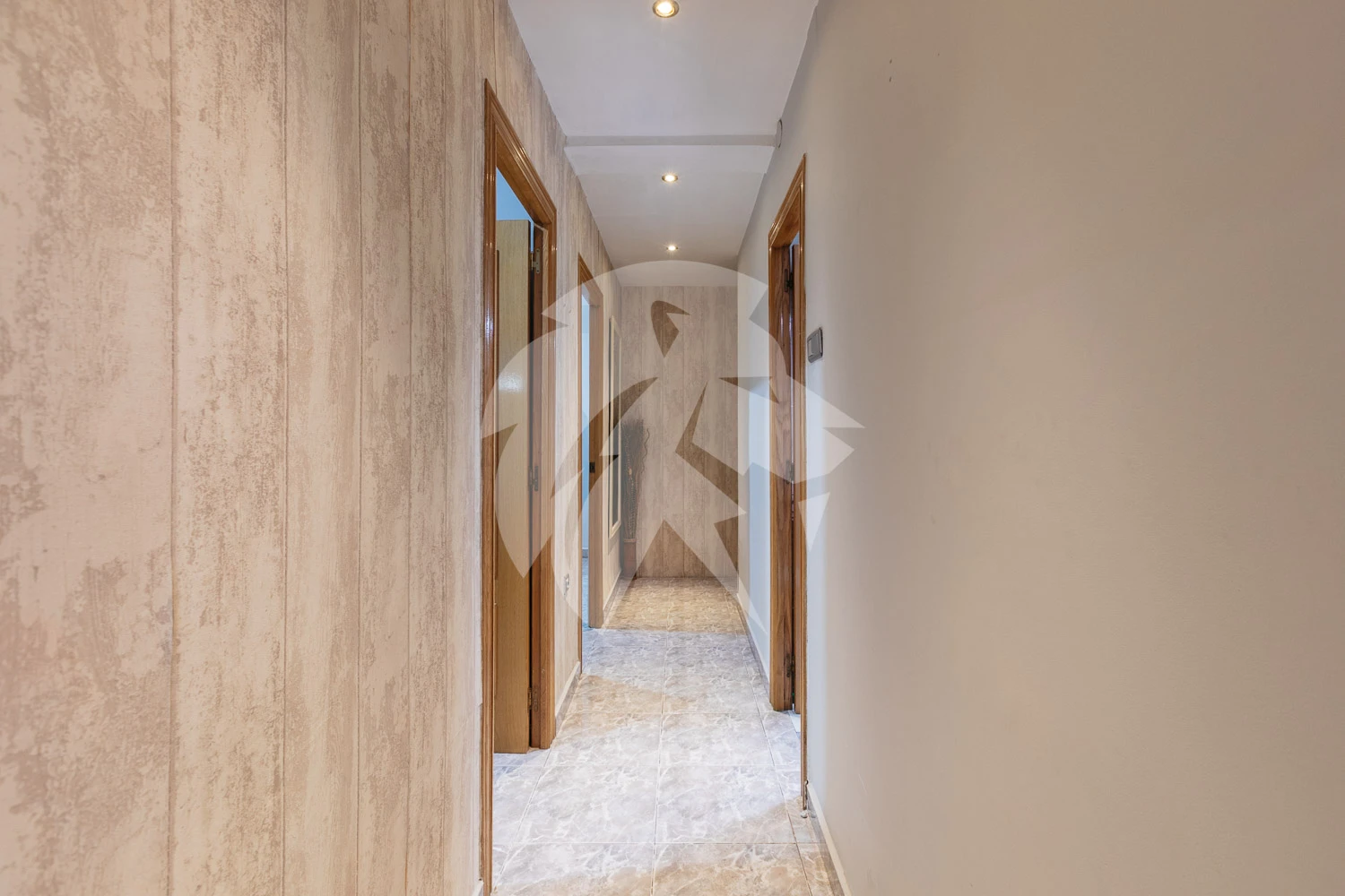 Ruim appartement met privé terras in Valencia – Patraix