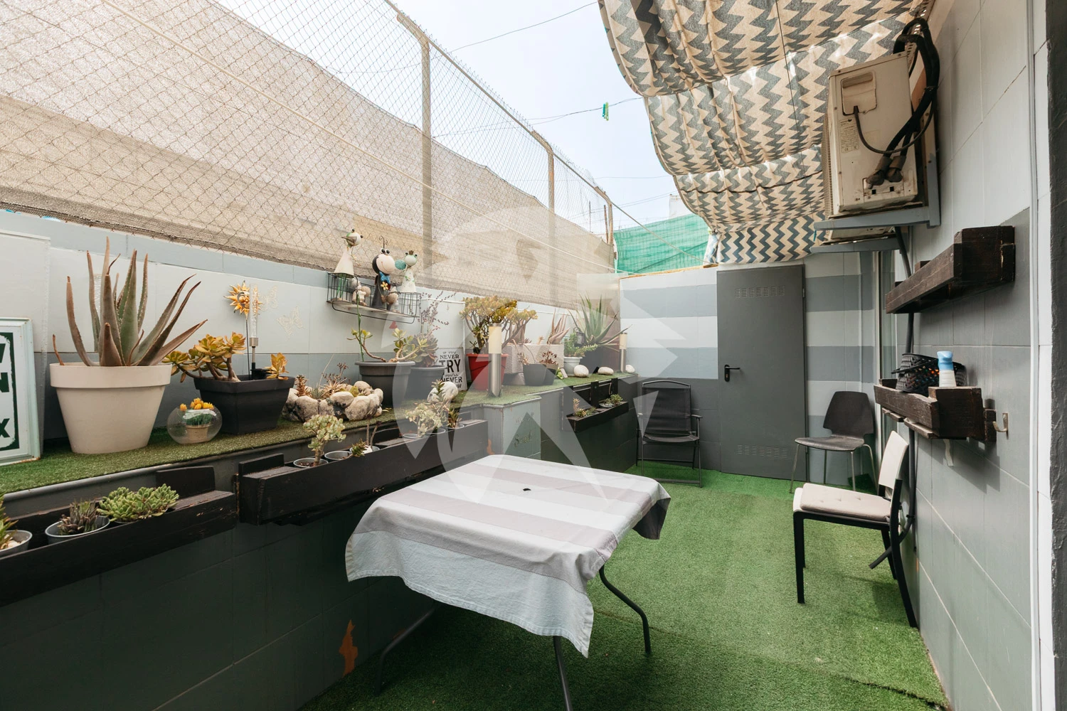 Ruim appartement met privé terras in Valencia – Patraix