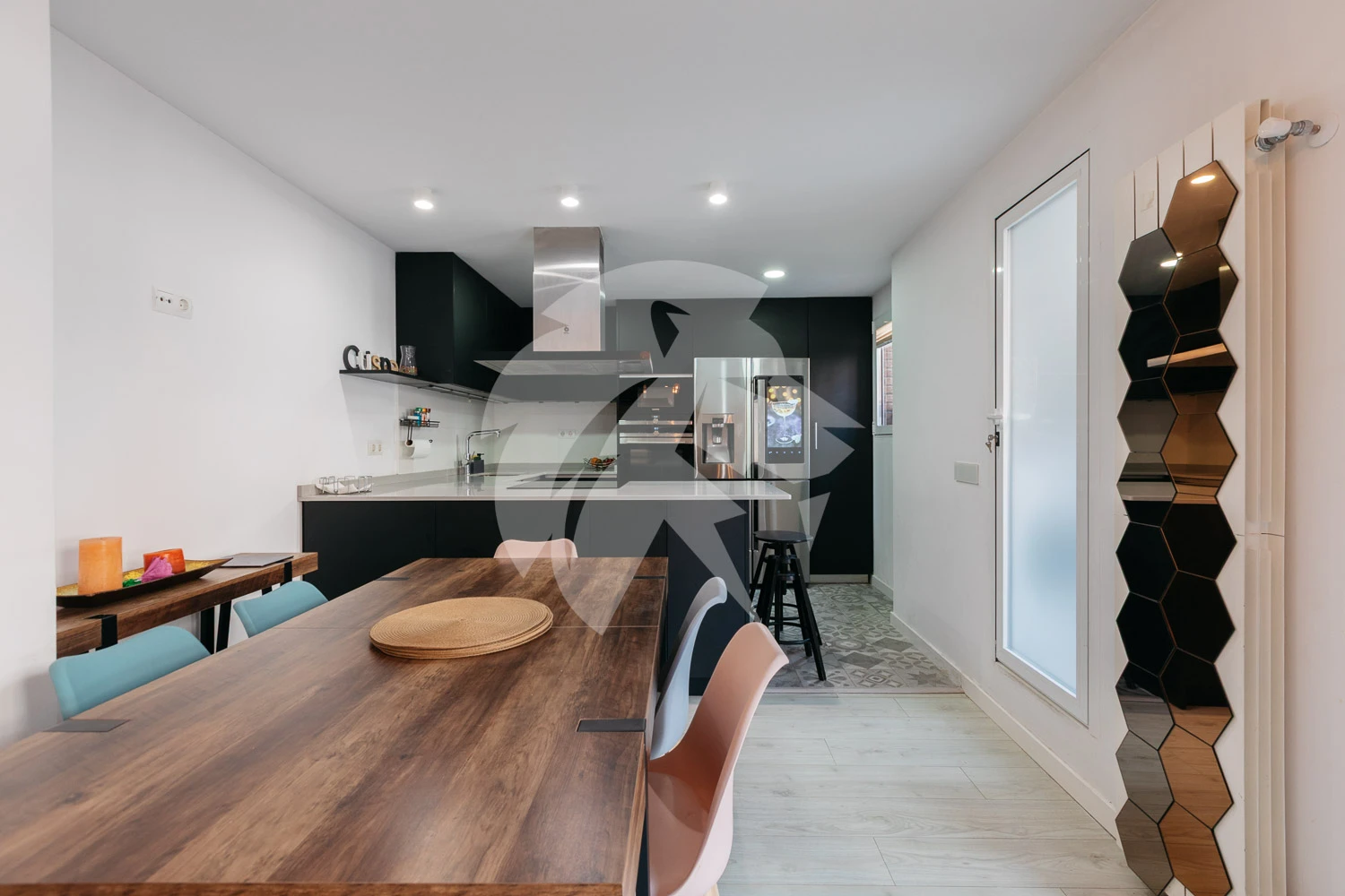 Volledig gerenoveerd appartement met 180 m² privé terras in Valencia