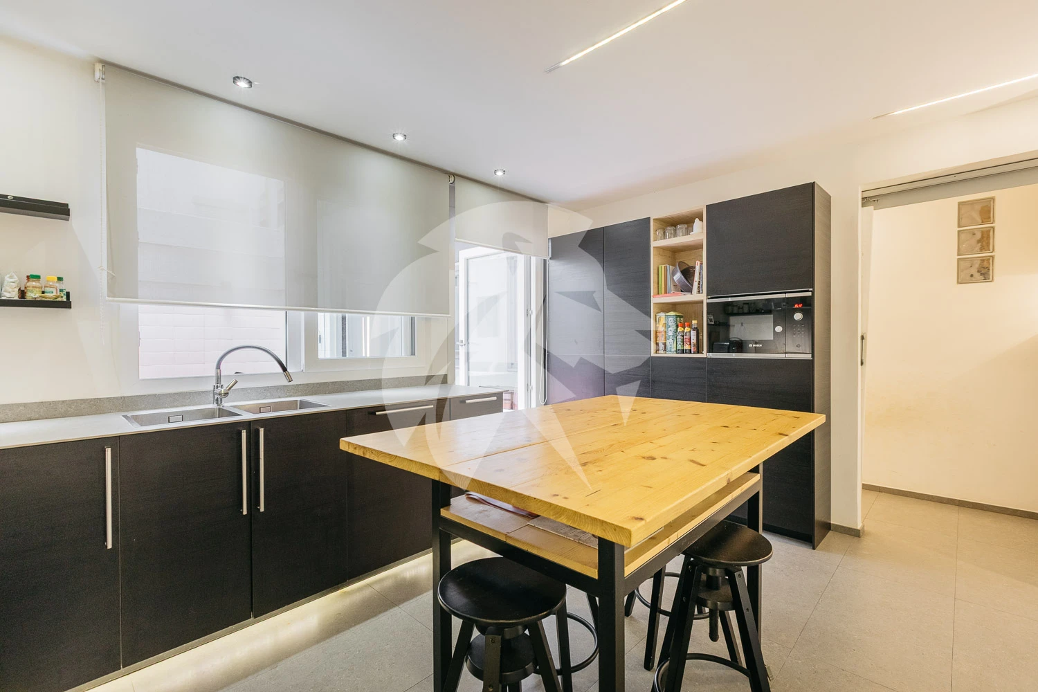 Ruim appartement met twee terrassen in centrum Valencia