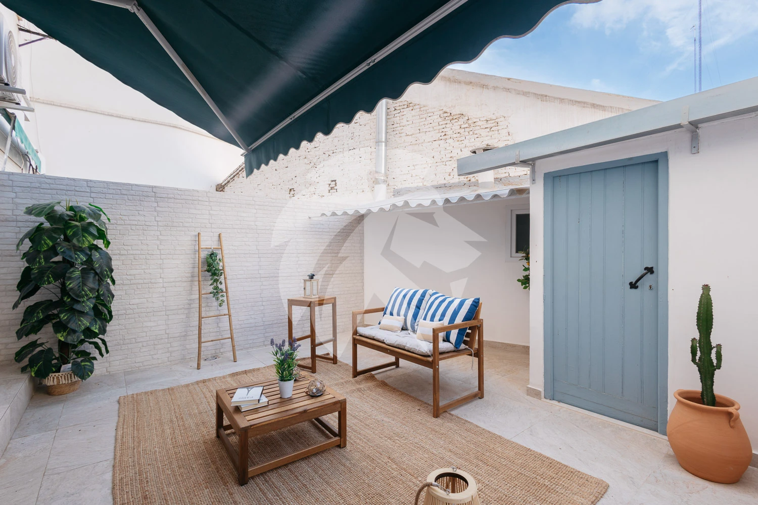 Gerenoveerd appartement met terras te koop in Valencia stad – Camins al Grau