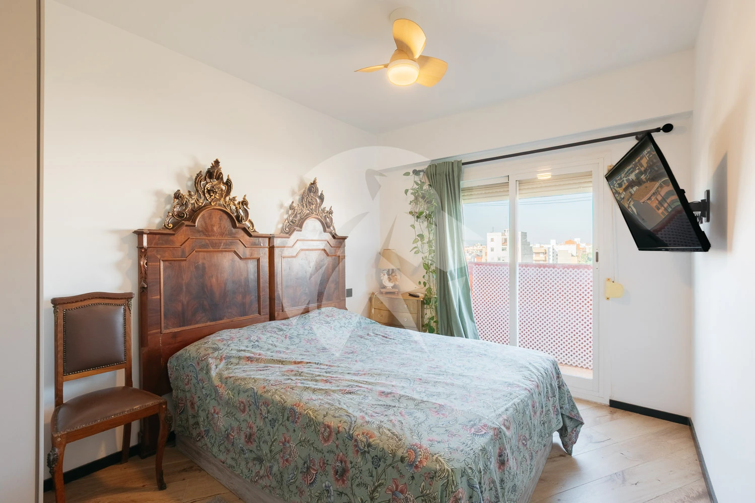 Gerenoveerd appartement met balkon te koop in Valencia stad – Morvedre