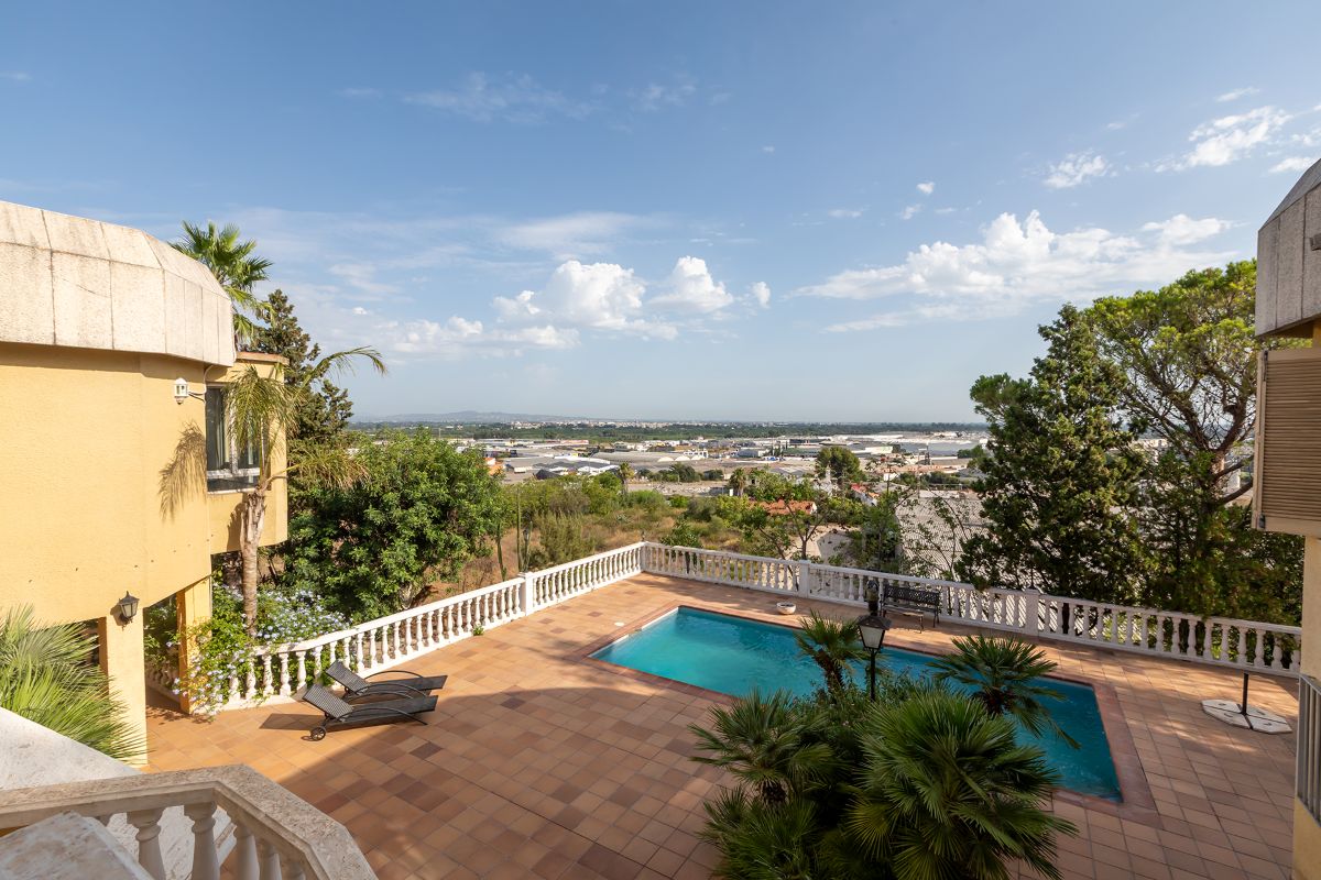 Villa met uitzicht te koop in Alzira