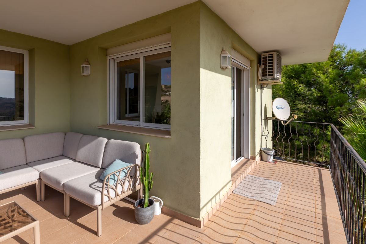 Ruime villa met zwembad te koop in Chiva