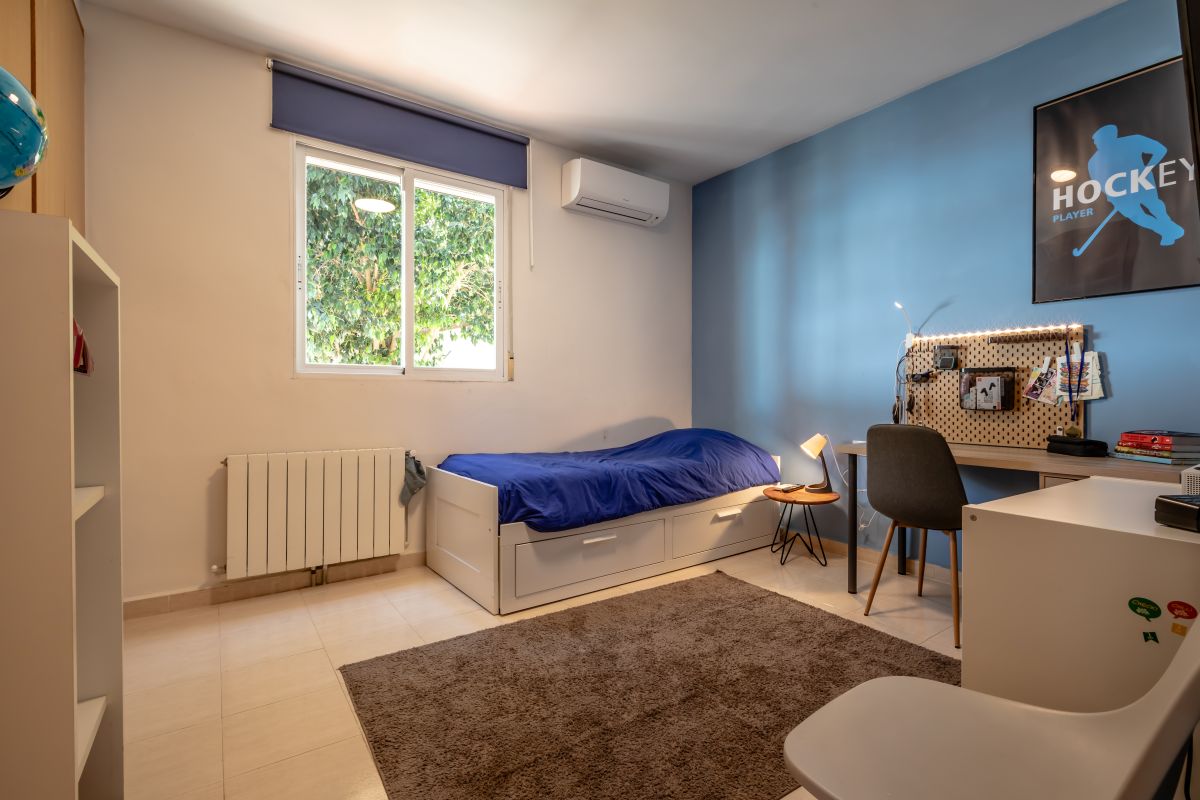 Ruime villa met zwembad te koop in Chiva