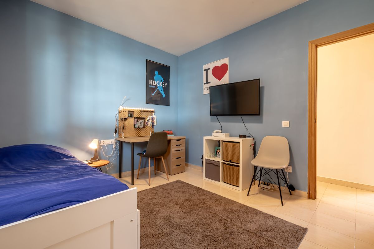 Ruime villa met zwembad te koop in Chiva