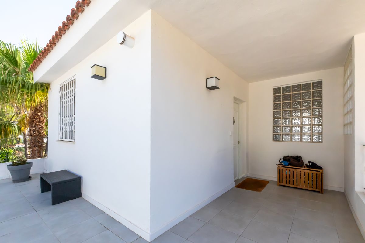 Ruime villa met zwembad te koop in Chiva
