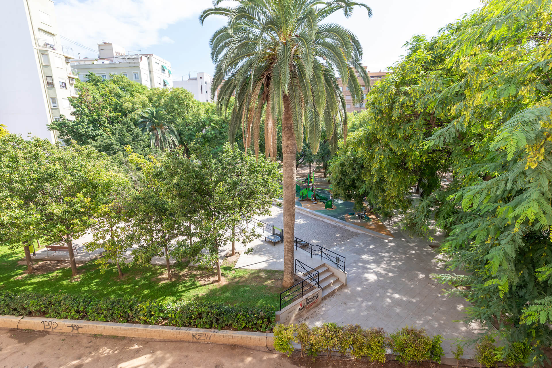 Gerenoveerd appartement met terras te koop in Valencia stad – Ruzafa