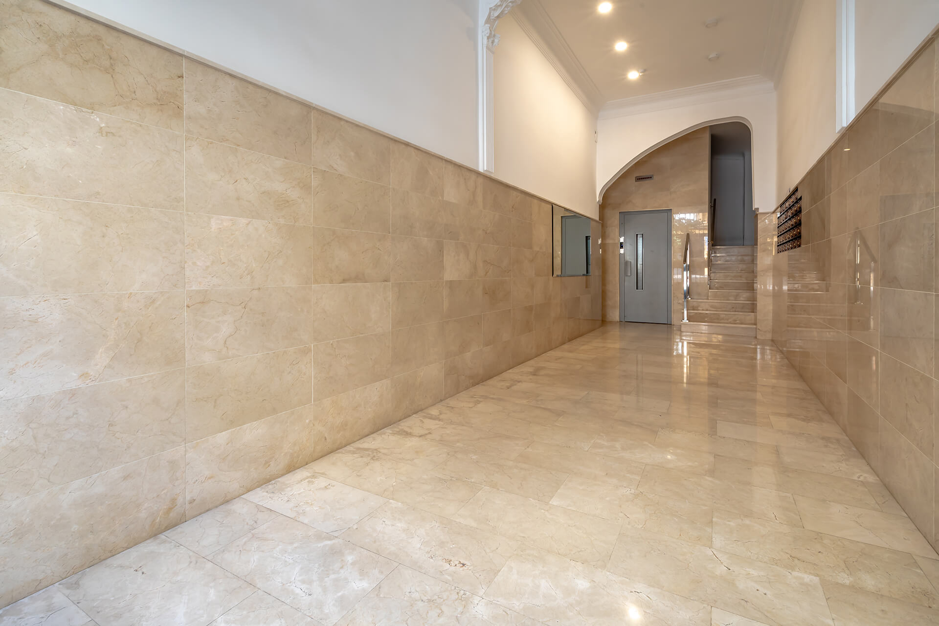 Gerenoveerd appartement met terras te koop in Valencia stad – Ruzafa