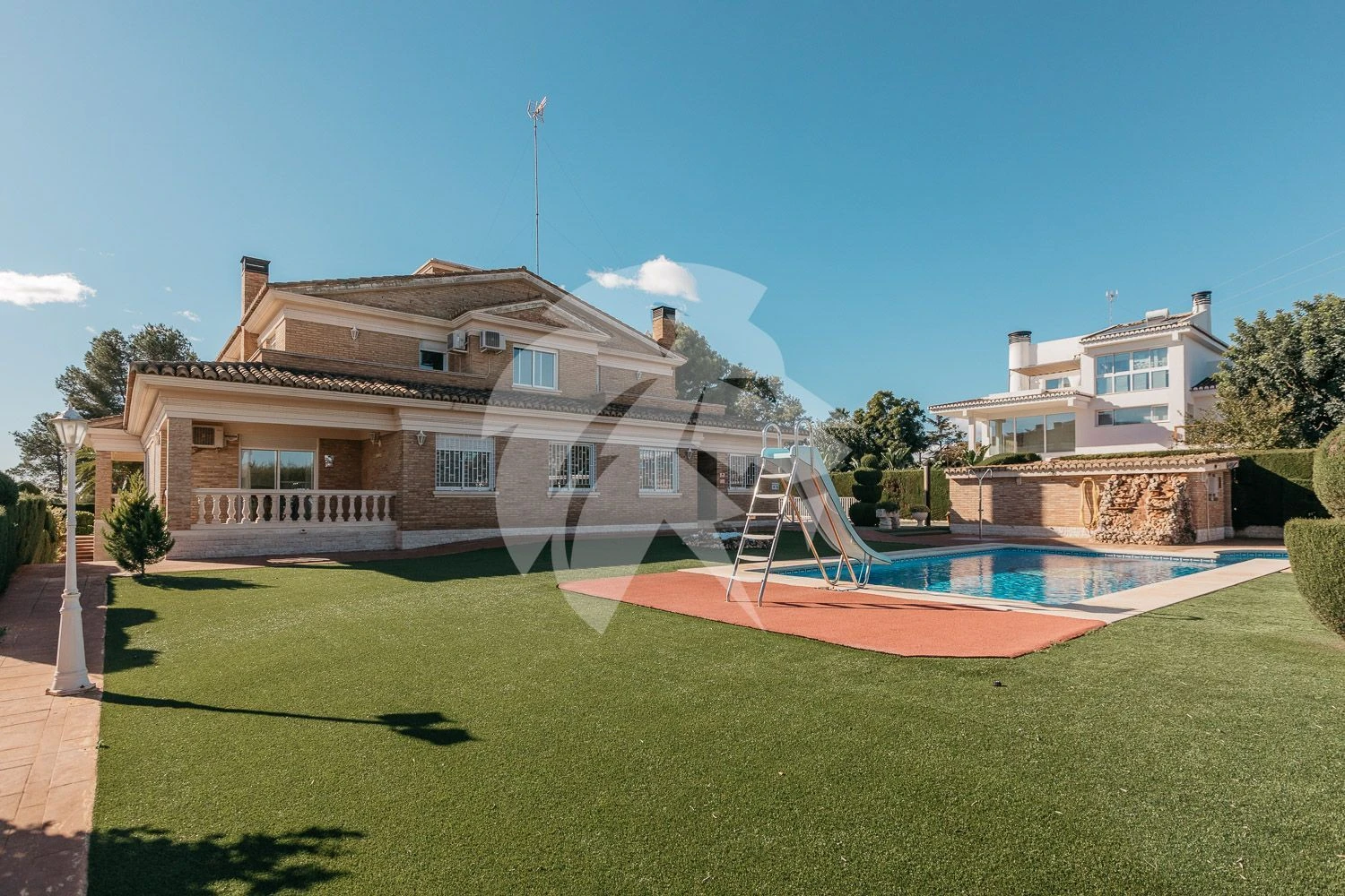 Villa met zwembad te koop in Torrent