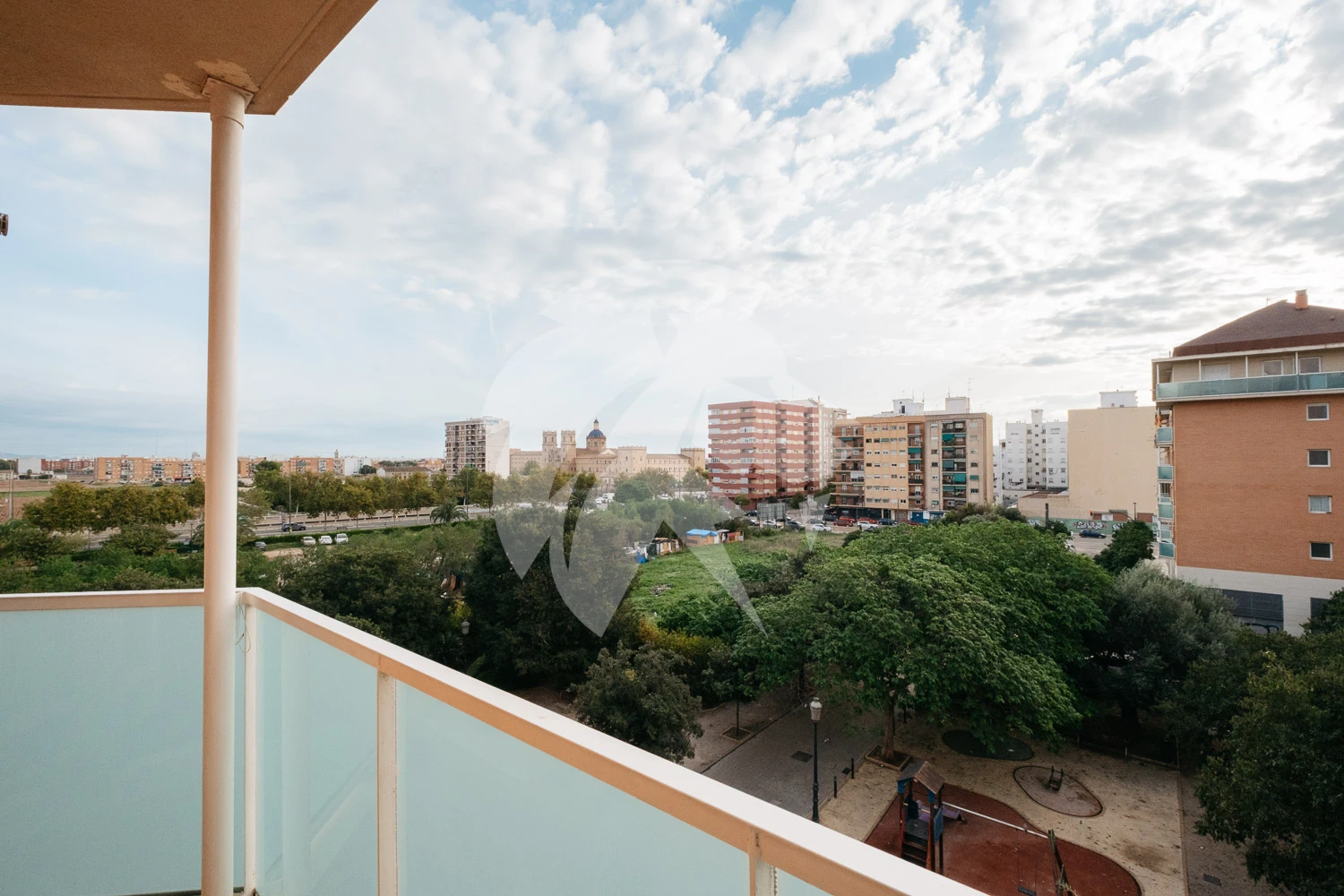 Modern appartement met suite en balkon in Valencia
