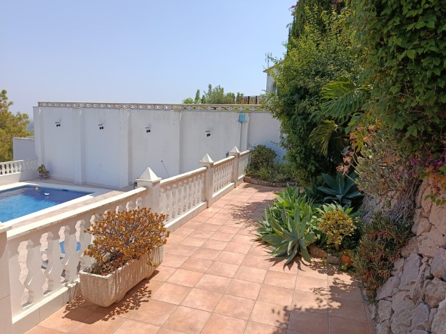 Villa te koop in Ador