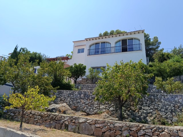 Villa te koop in Ador