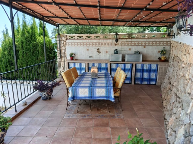 Villa te koop in Ador