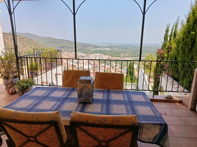 Villa te koop in Ador