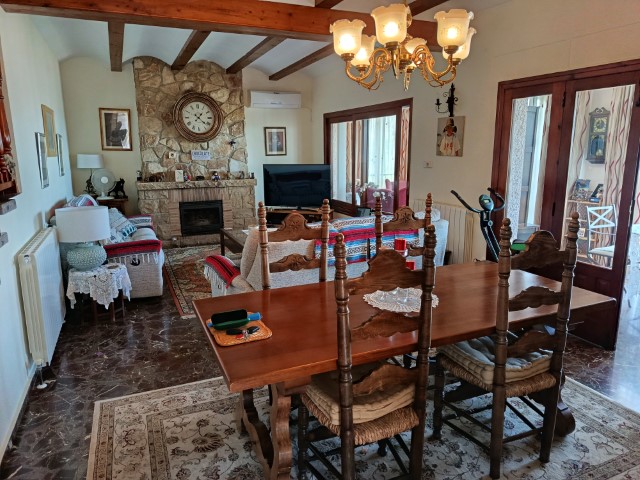 Villa te koop in Ador