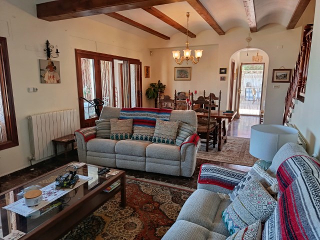 Villa te koop in Ador