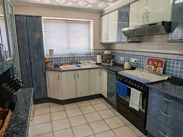 Villa te koop in Ador