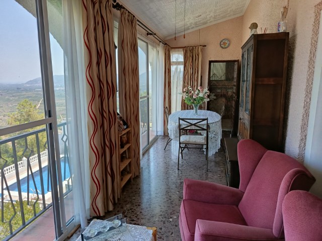 Villa te koop in Ador