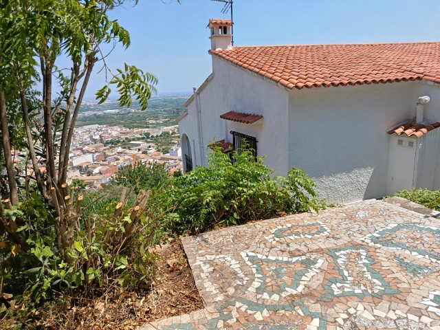 Villa te koop in Ador