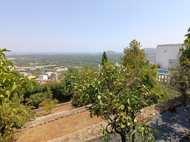 Villa te koop in Ador