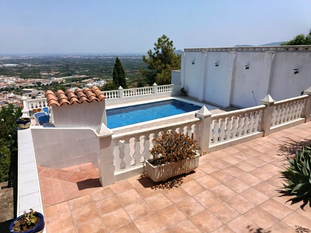 Villa te koop in Ador
